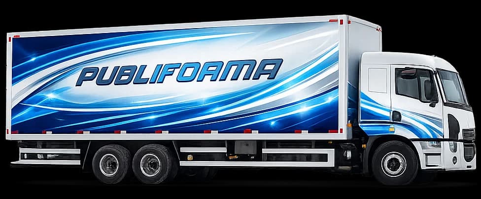 Camião branco com grafismo azul aplicado na caixa e cabine